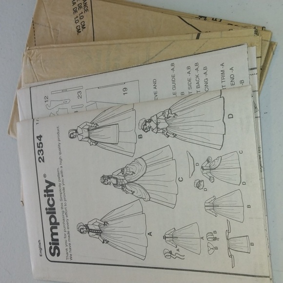 Sewing pattern for plus size  1700s dresses - Picture 5 of 7